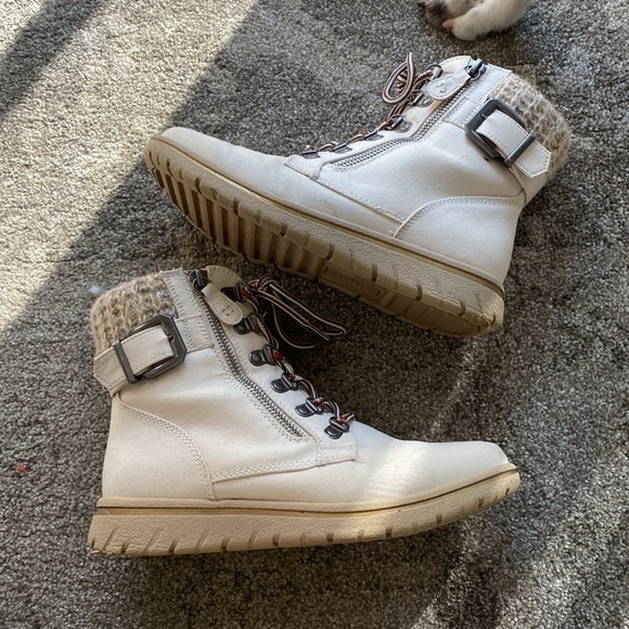 Cliffs Booties - Picture 2 of 10